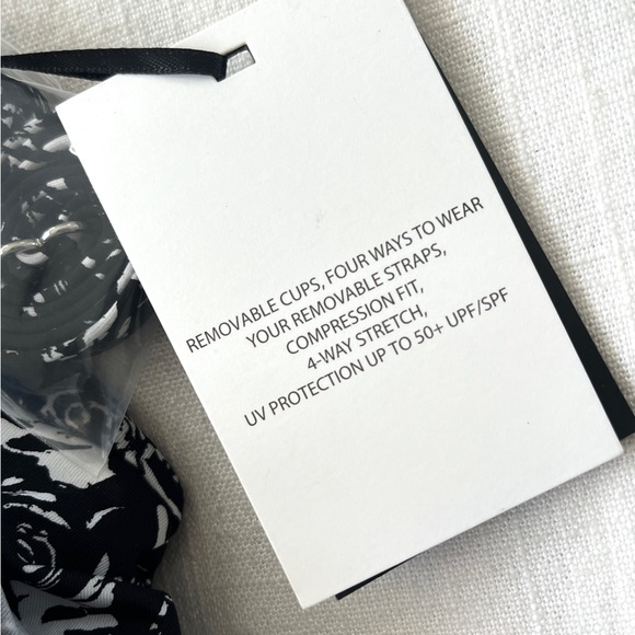 DKNY Women’s One Piece Swimsuit. Black and White Size 8!! - Picture 7 of 7